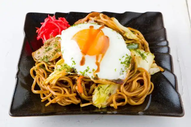目玉焼き焼きそば